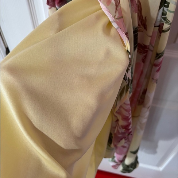 Floral Print Dress in Cream and Pink - Picture 5 of 8